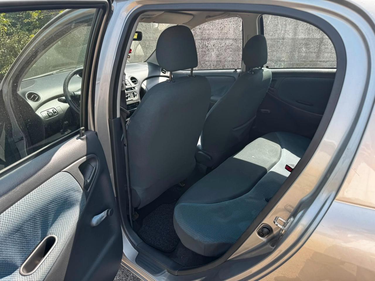 Toyota Yaris 1.0 16V 5p Sol - 130.000 km - Tagliandata - Neopatentati