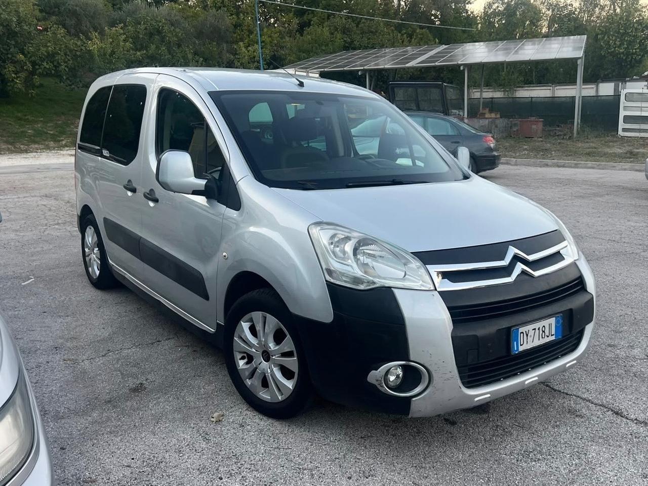 Citroen berlingo 5posti 1.6 HDi gancio traino Neopatentati