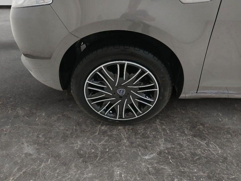 Lancia Ypsilon 1.0 firefly hybrid Oro s&s 70cv