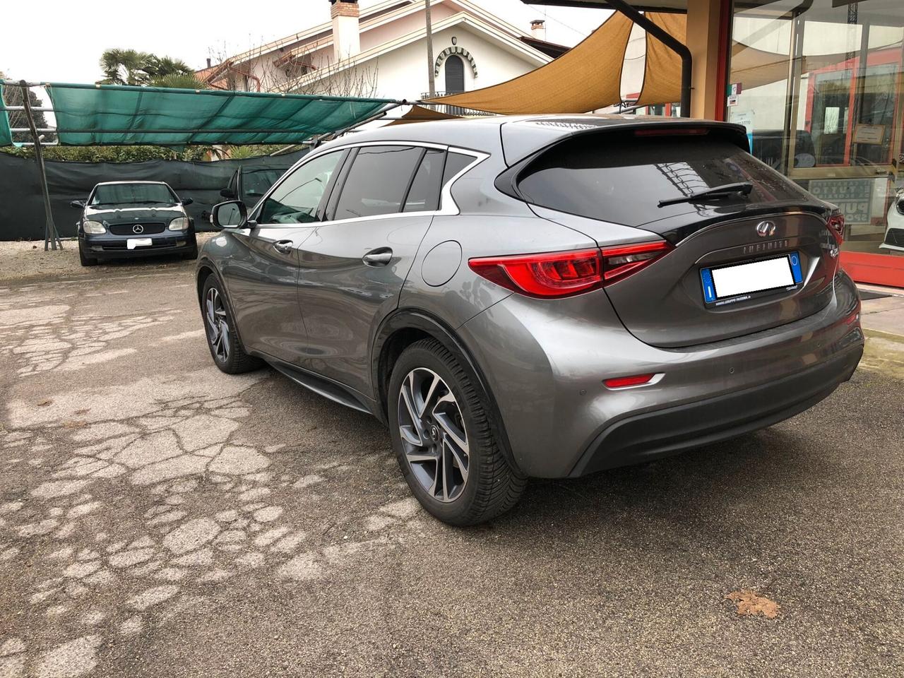 INFINITI Q30