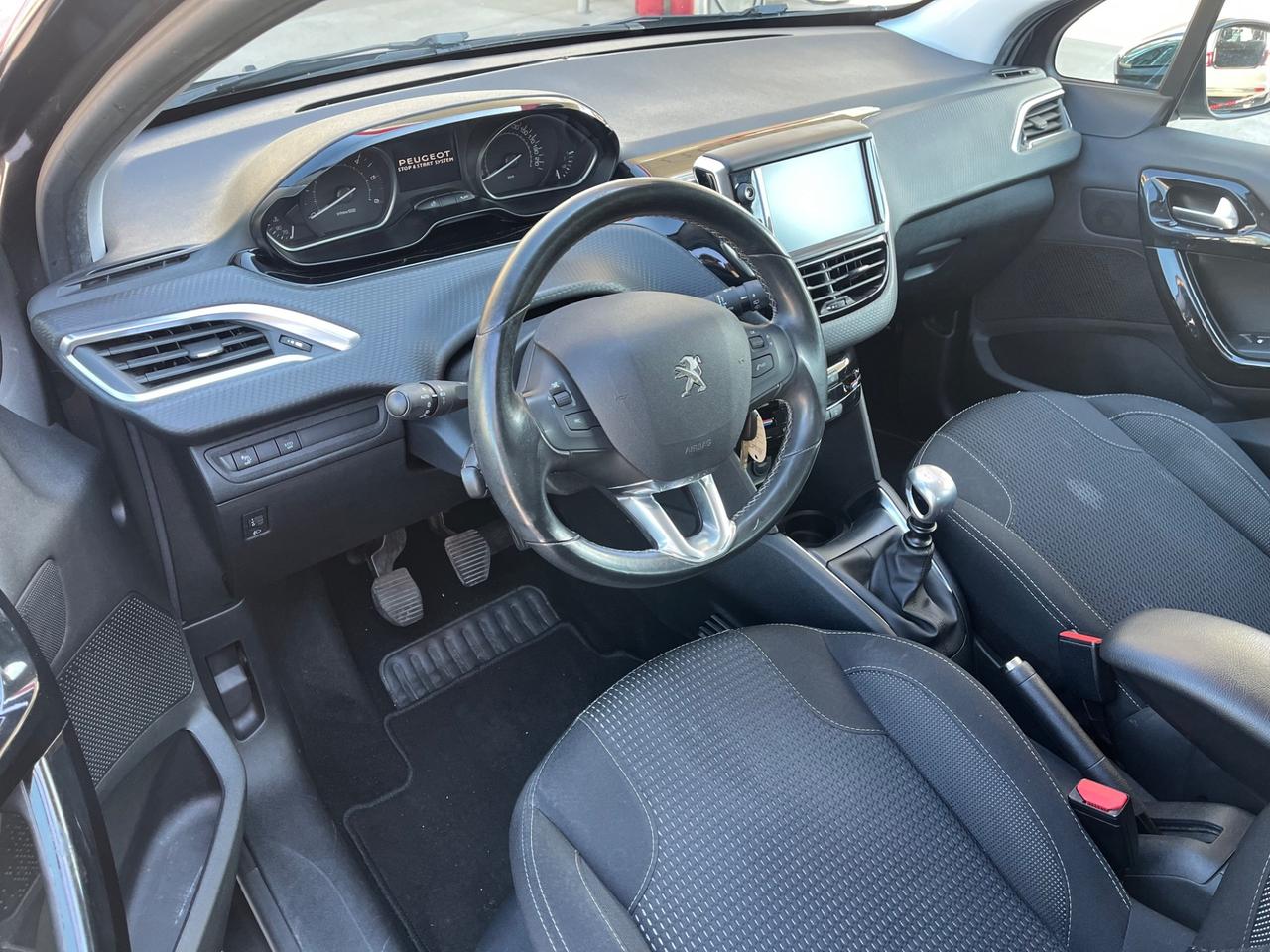 PEUGEOT 208 - NEOPATENTATI