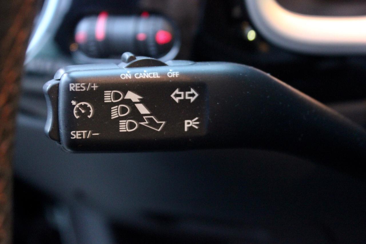 Volkswagen Maggiolino Cabrio 2.0 TDI DSG SENSORI SEDILI RISCALDATI