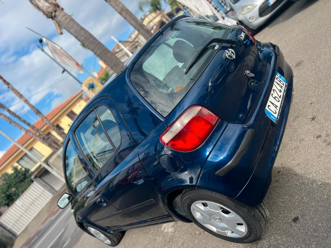 Toyota Yaris 1.0i 16V cat 5 porte Sol