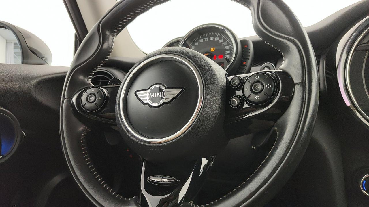 MINI Mini IV F55-F56 2014 - Mini 2.0 Cooper SD Hype 3p auto