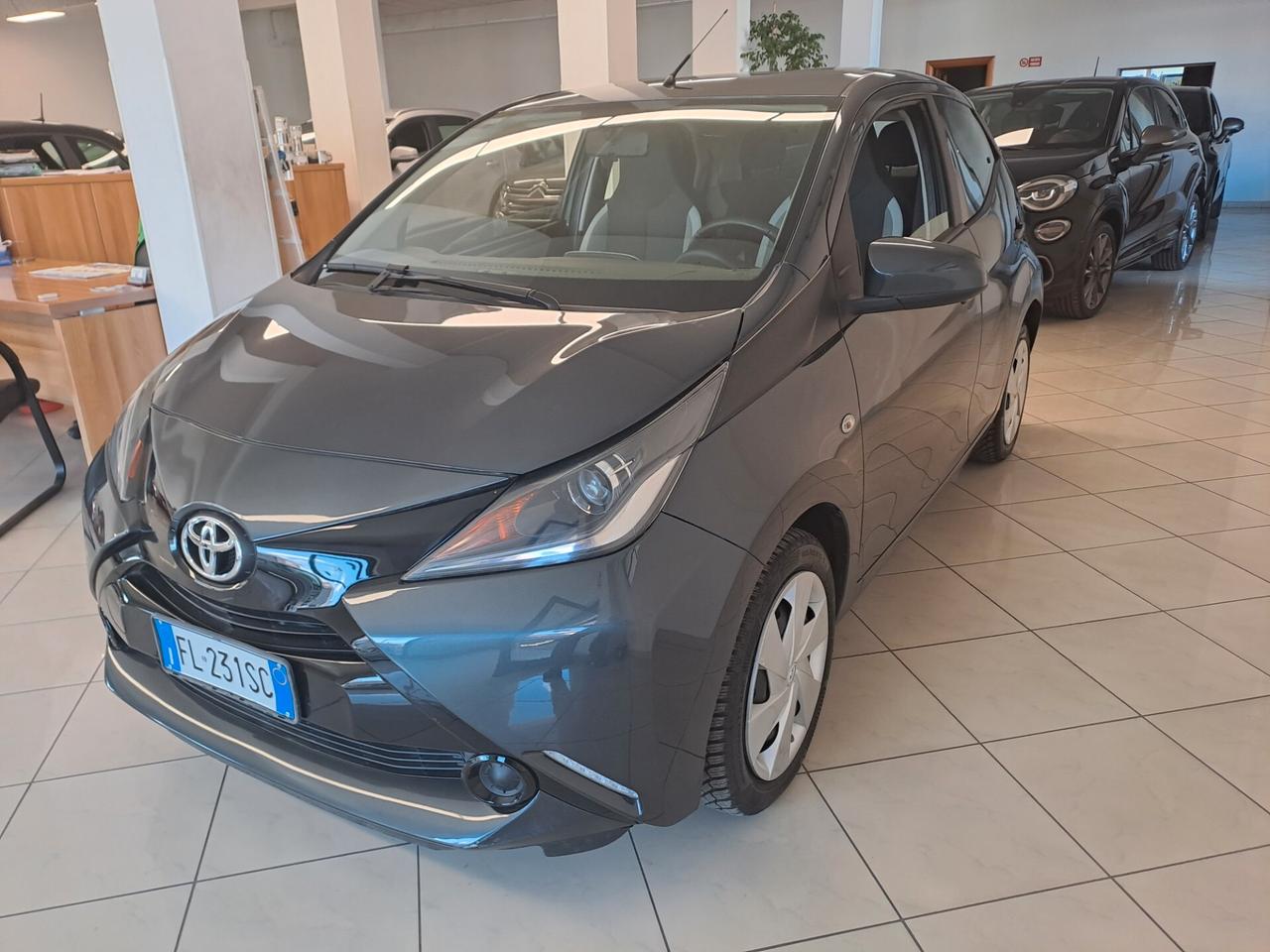 Toyota Aygo 1.0 VVT-i 69 CV 5 porte x-cool TSS MMT