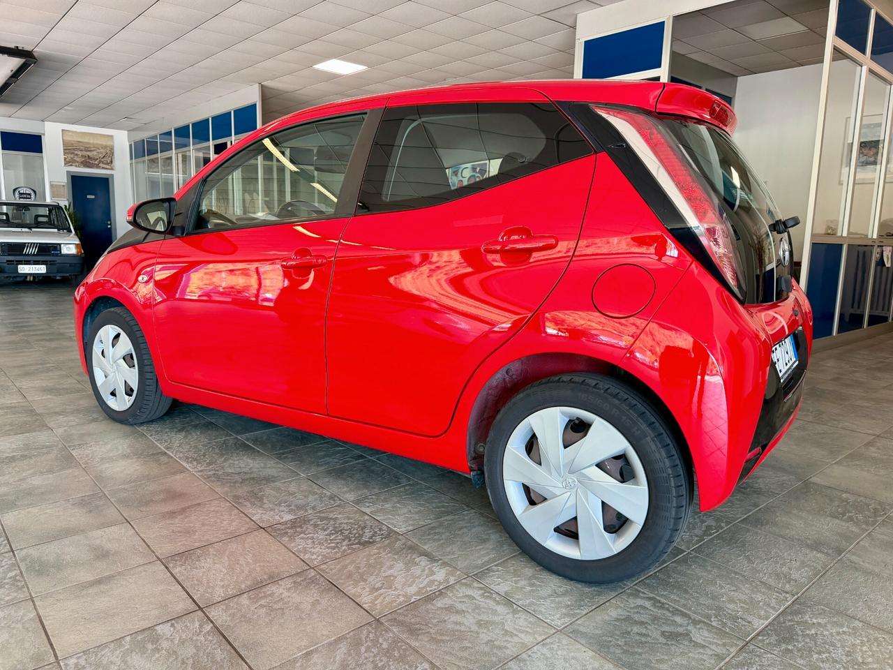 Toyota Aygo 1.0 VVT-i 69 CV 5 porte x-play