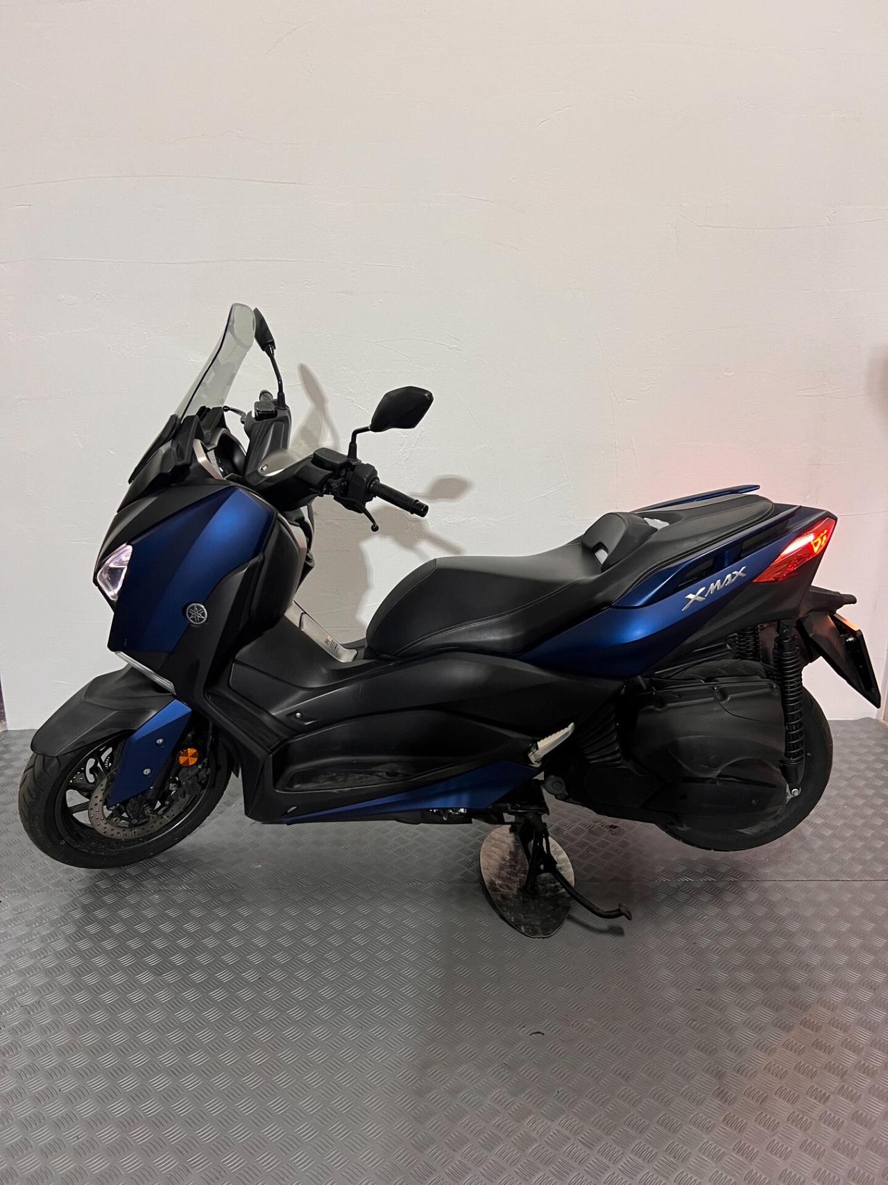 Yamaha X-Max 400