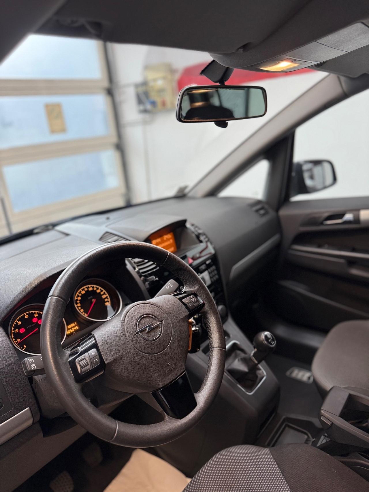 Opel Zafira 1.8 16V VVT Easytronic Cosmo