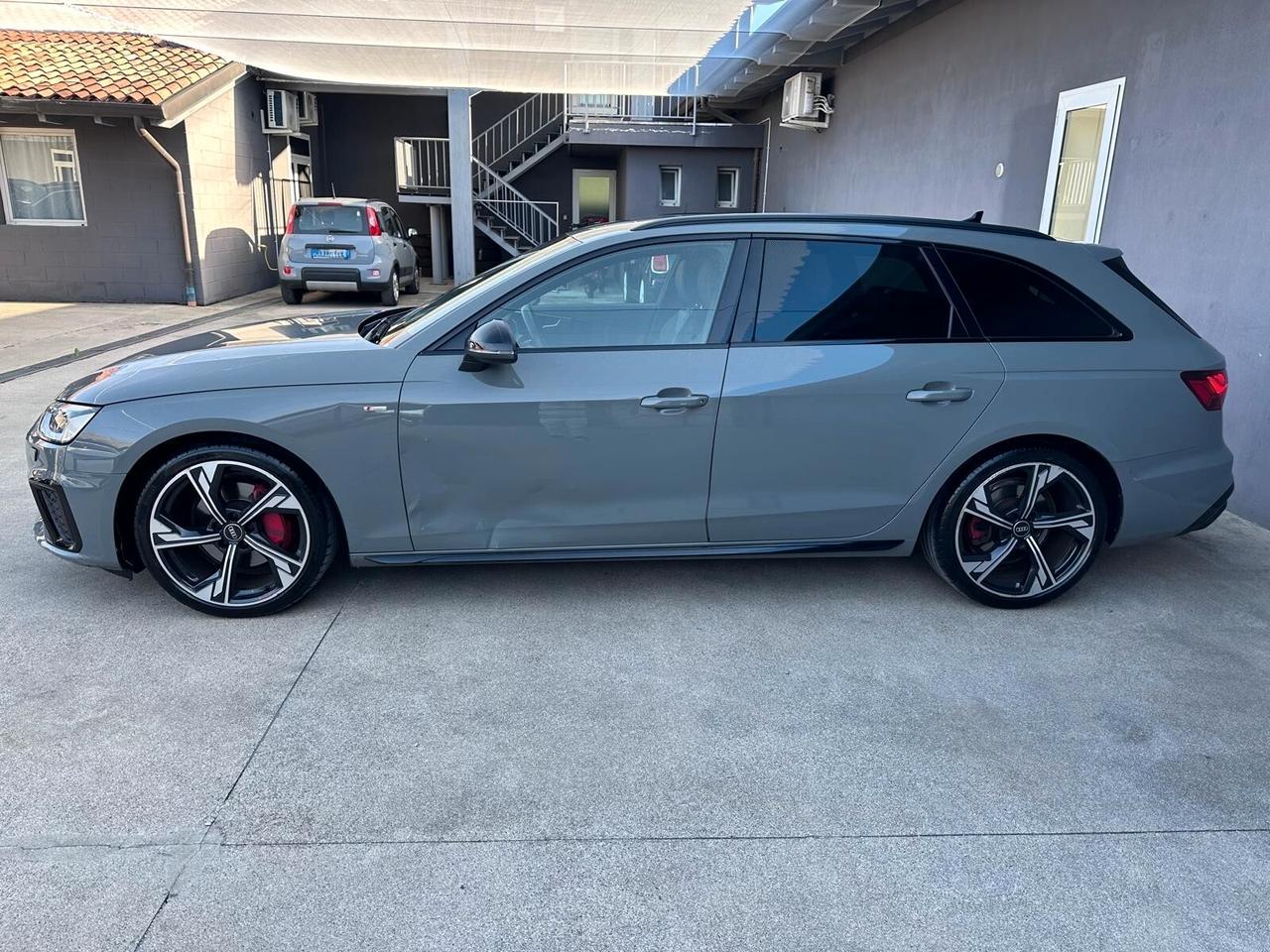 Audi A4 Avant 40 TDI quattro S tronic line edition QuantymGrau UniProprietario