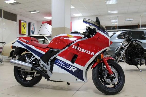 HONDA VF 1000 R PERMUTE AUTO MOTO ROLEX BARCHE E GOMMONI!!!