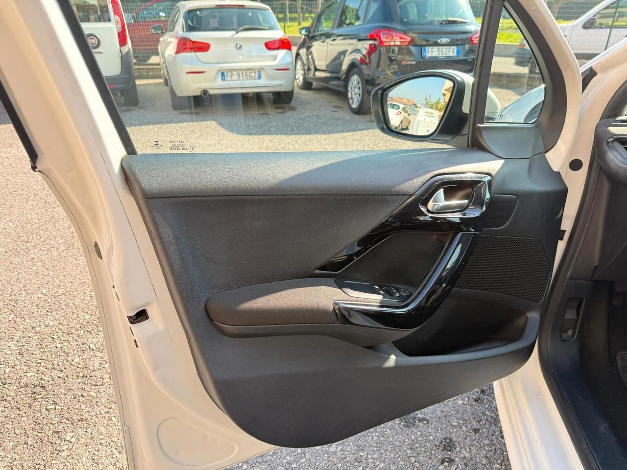 Peugeot 208 1.4 HDi 68 CV 5 porte Allure