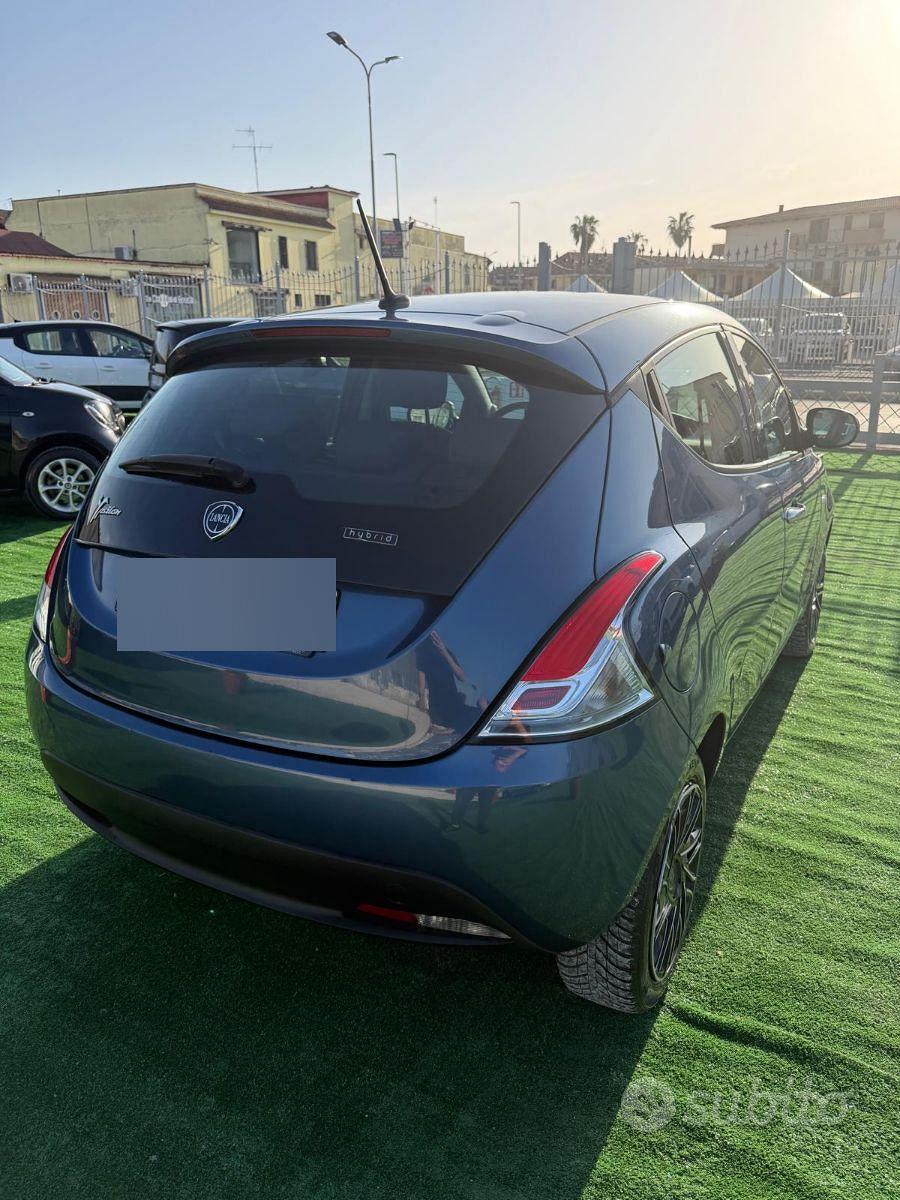Lancia Ypsilon 1.0 FireFly S&S Hybrid