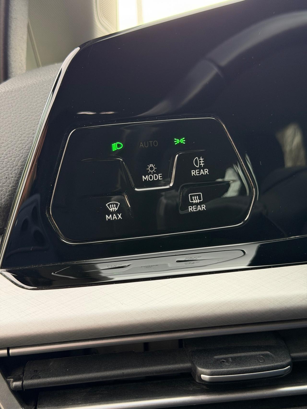 Volkswagen Golf 2.0 Tdi 115CV Life LED/LUCI AMBIE