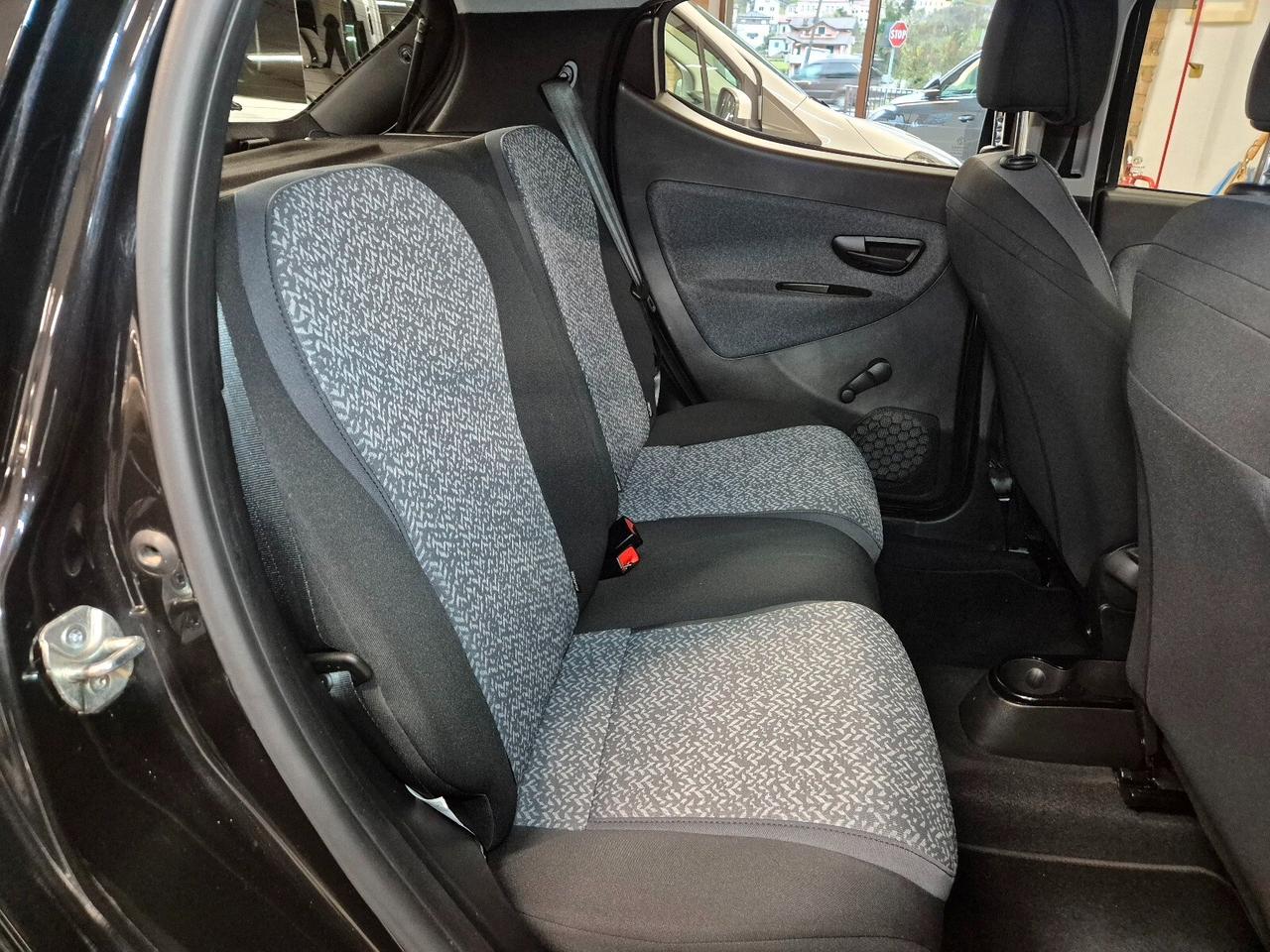 Lancia Ypsilon 1.0 FireFly 5 porte S&S Hybrid Silver