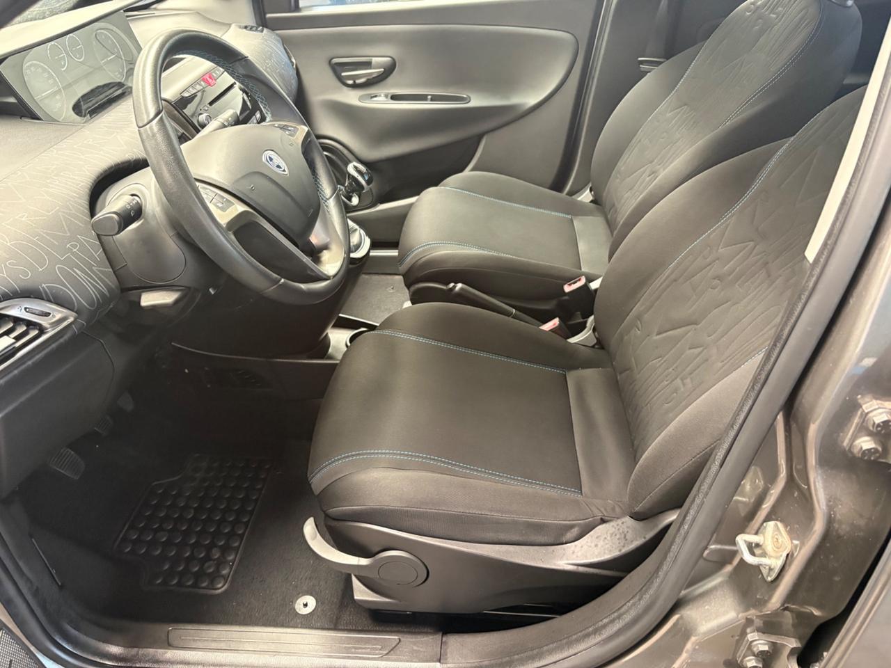 Lancia Ypsilon 0.9 TwinAir 85 CV 5 porte Metano Ecochic Gold