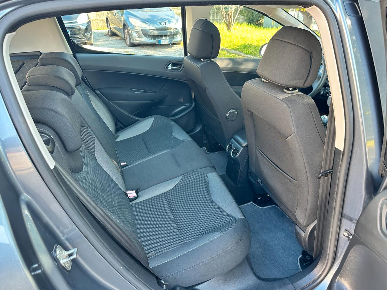 Peugeot 308 1.6 HDi 110CV 5p. Ciel Féline 2008