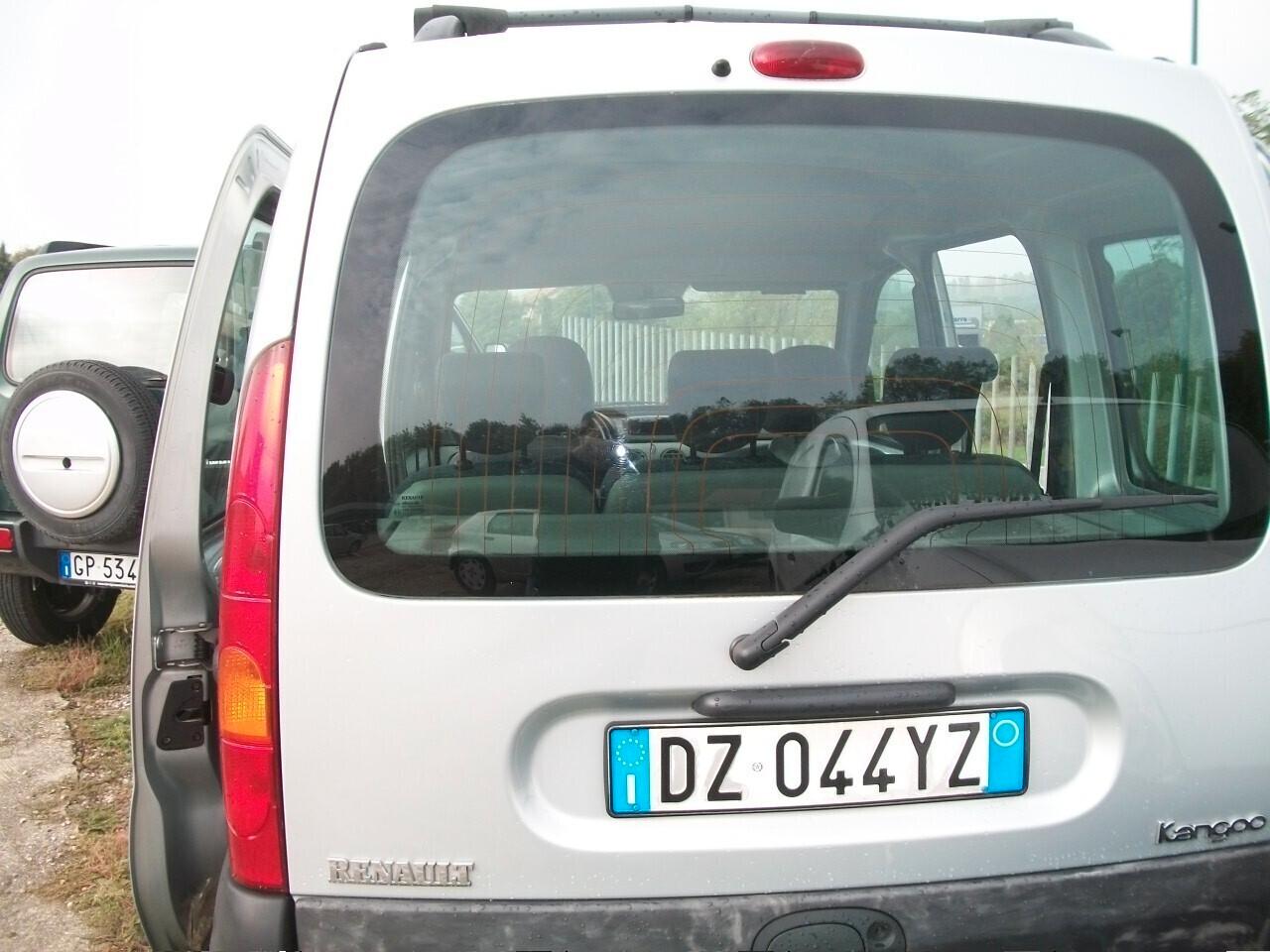 Renault Kangoo 1.598 KW 60 HP 82 BENZINA E METANO 17/12/2009 EURO 6 05 POSTI GARANZIA UN ANNO