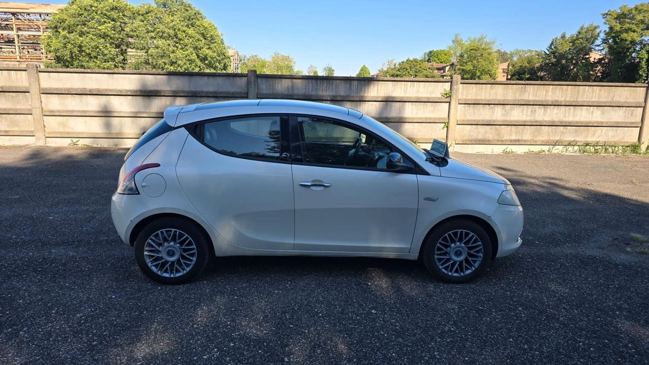Lancia Ypsilon 1.2 69 CV 5 porte GPL Ecochic Platinum