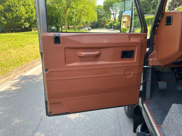 LAND ROVER Defender 90 2.2 TD4 Station Wagon SE NEOPATENTATI