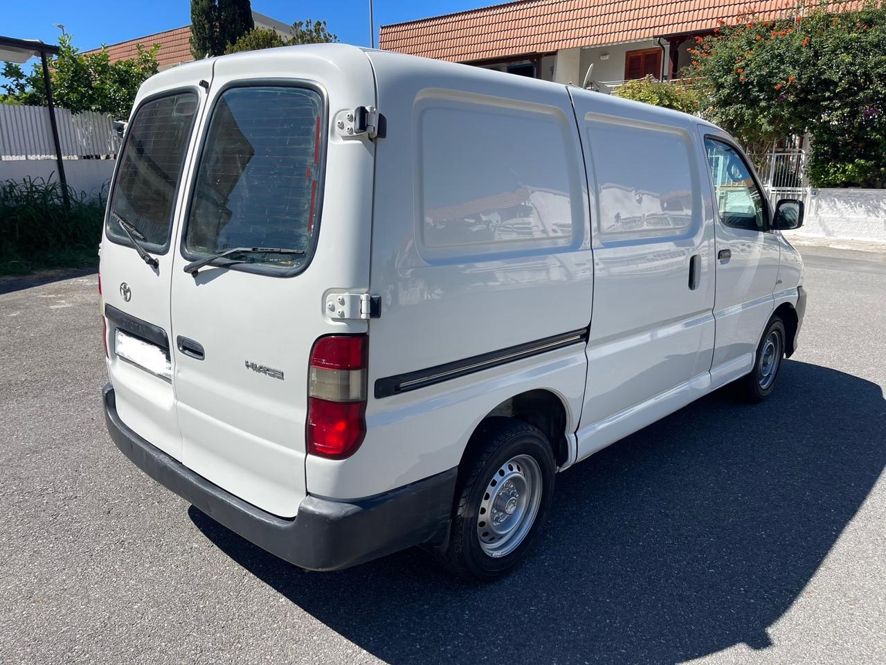 Toyota Hiace 2.5 D-4D Van 3 posti