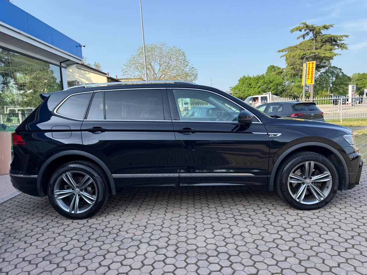 Volkswagen Tiguan Allspace R-LINE 2.0 BiTDI SCR DSG 4MOTION BMT