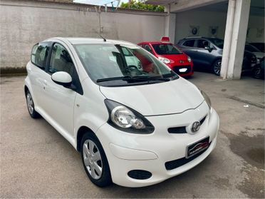 Toyota Aygo 1.0 12V VVT-i 5 porte Sol Connect navigatore