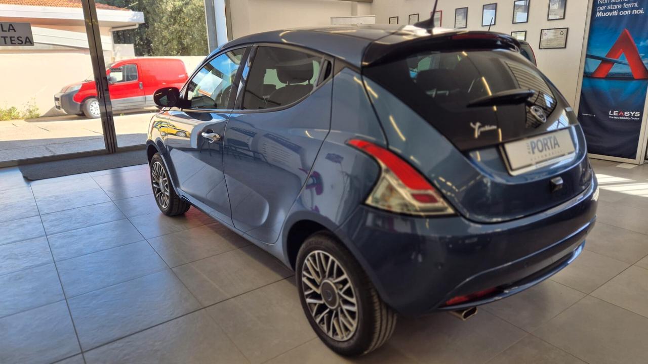 Lancia Ypsilon 1.0 FireFly 5 porte S&S Hybrid Ecochic Gold