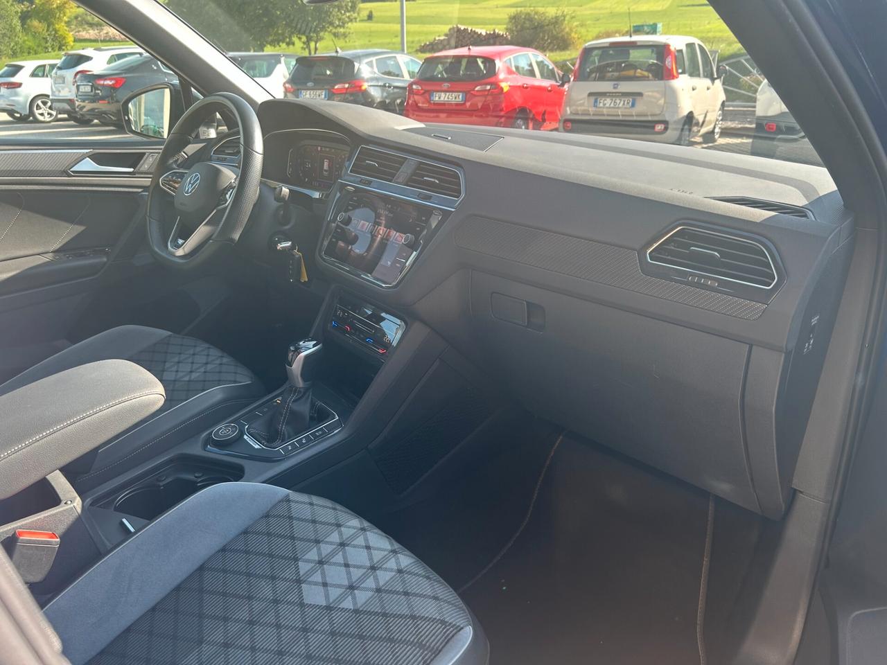 Volkswagen Tiguan R-LINE 2.0 TDI 150cv DSG 4MOTION