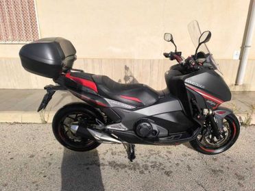 HONDA Integra 750 - S MOMODESIGN