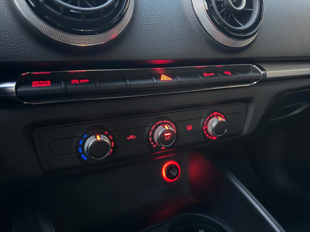 Audi A3 SEDAN/2.0 TDI 150CV/CERCHI 18"/LED/NAVI