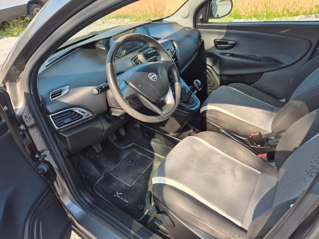 Lancia Ypsilon 1.2 69 CV 5 porte S&S Silver