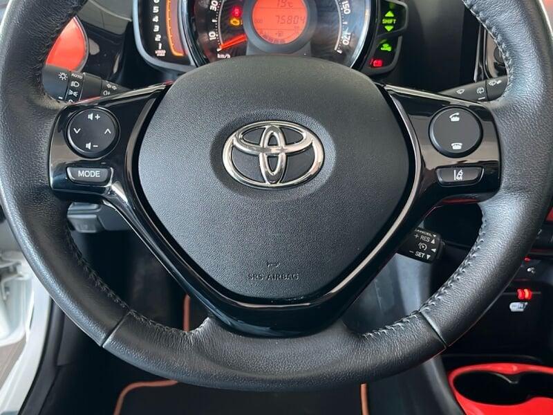Toyota Aygo 004282 1.0 VVT-i 72 CV 5 porte x-wave orange