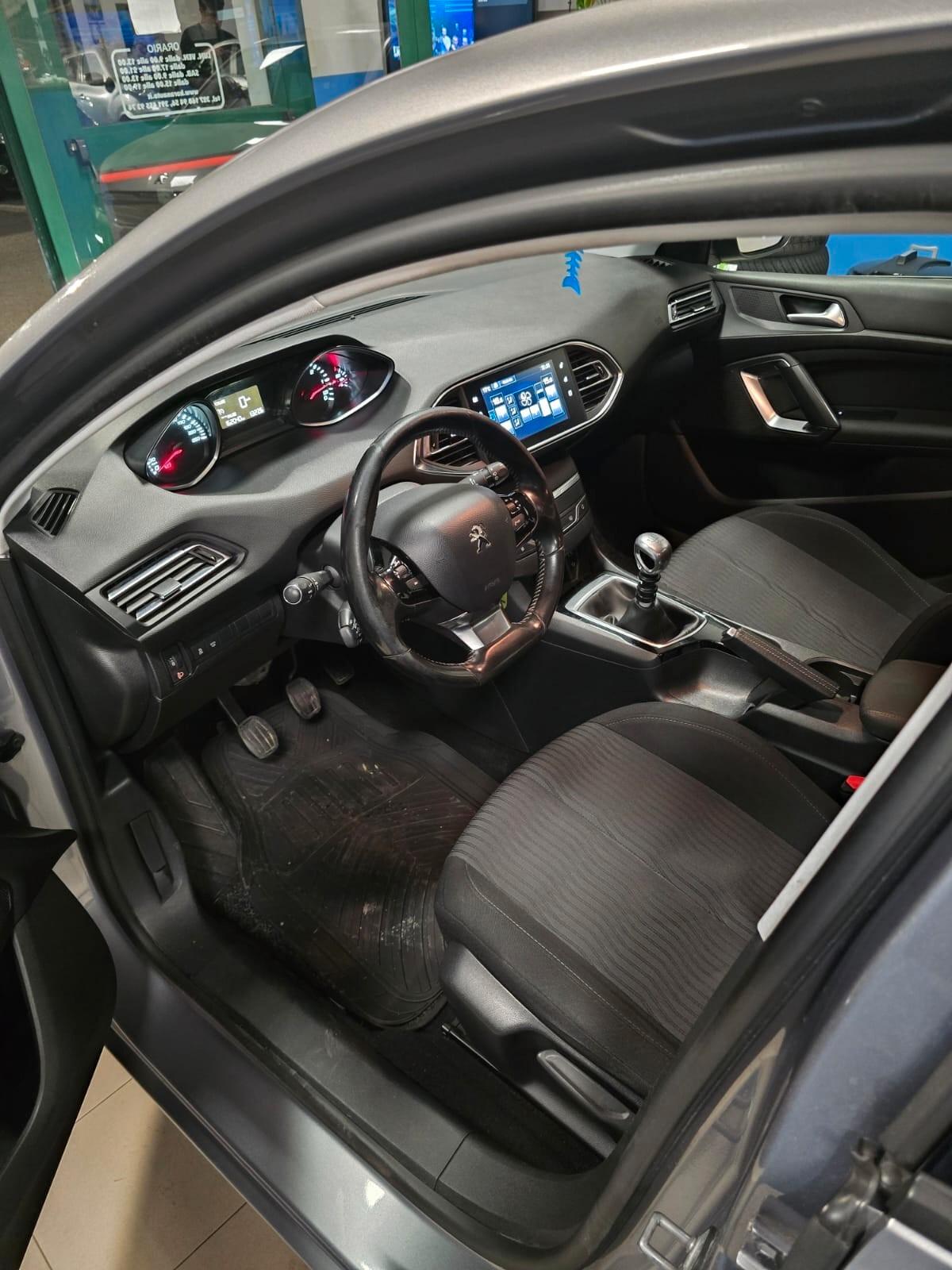 Peugeot 308 BlueHDi 120 S&S Business