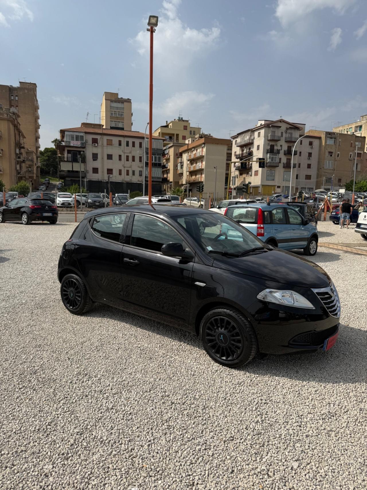 Lancia Ypsilon 1.2 69 CV 5 porte S&S Silver