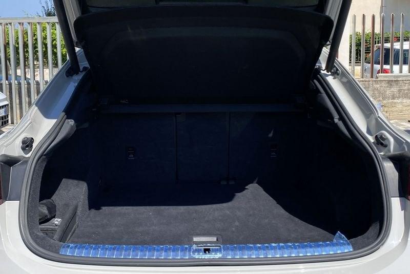 Audi Q3 SPB S Line interno ed esterno 2.0 TDI 200CV S-Tronic quattro 40
