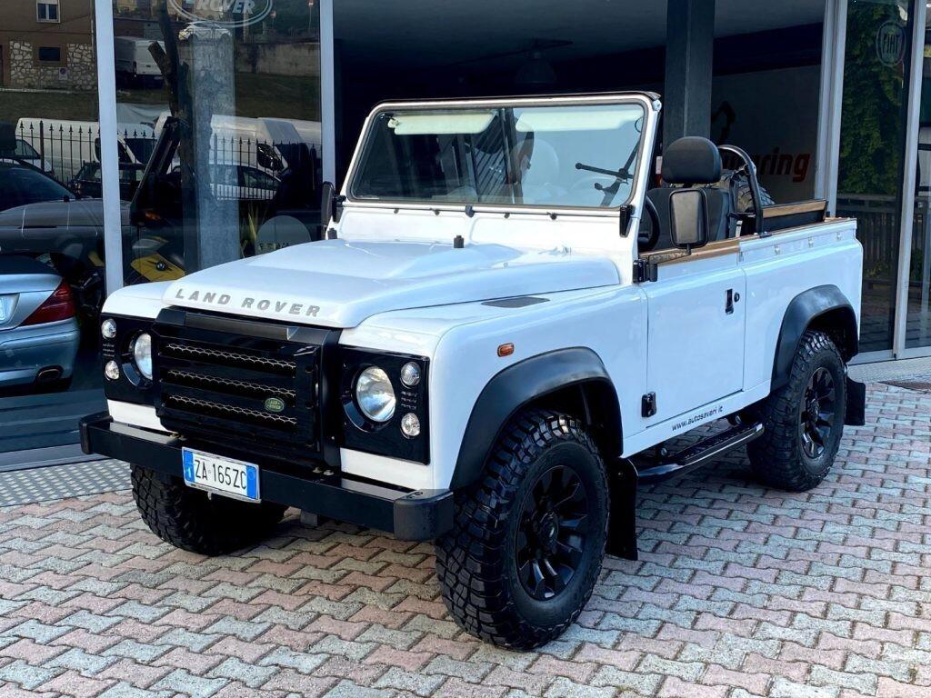 LANDROVERDefender902.2TD4StationWagon