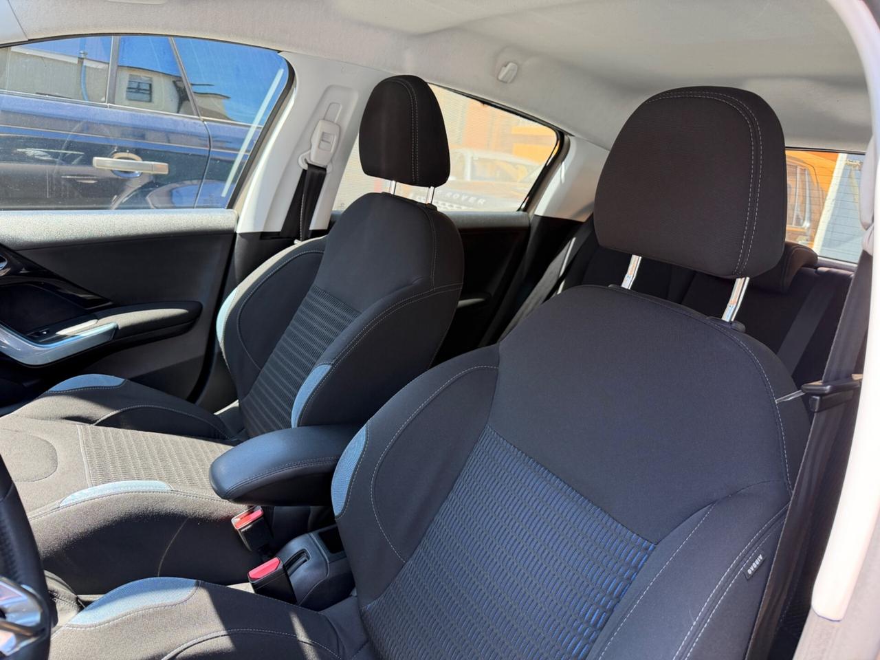 Peugeot 208 1.2 VTi 68 CV 5 porte Allure
