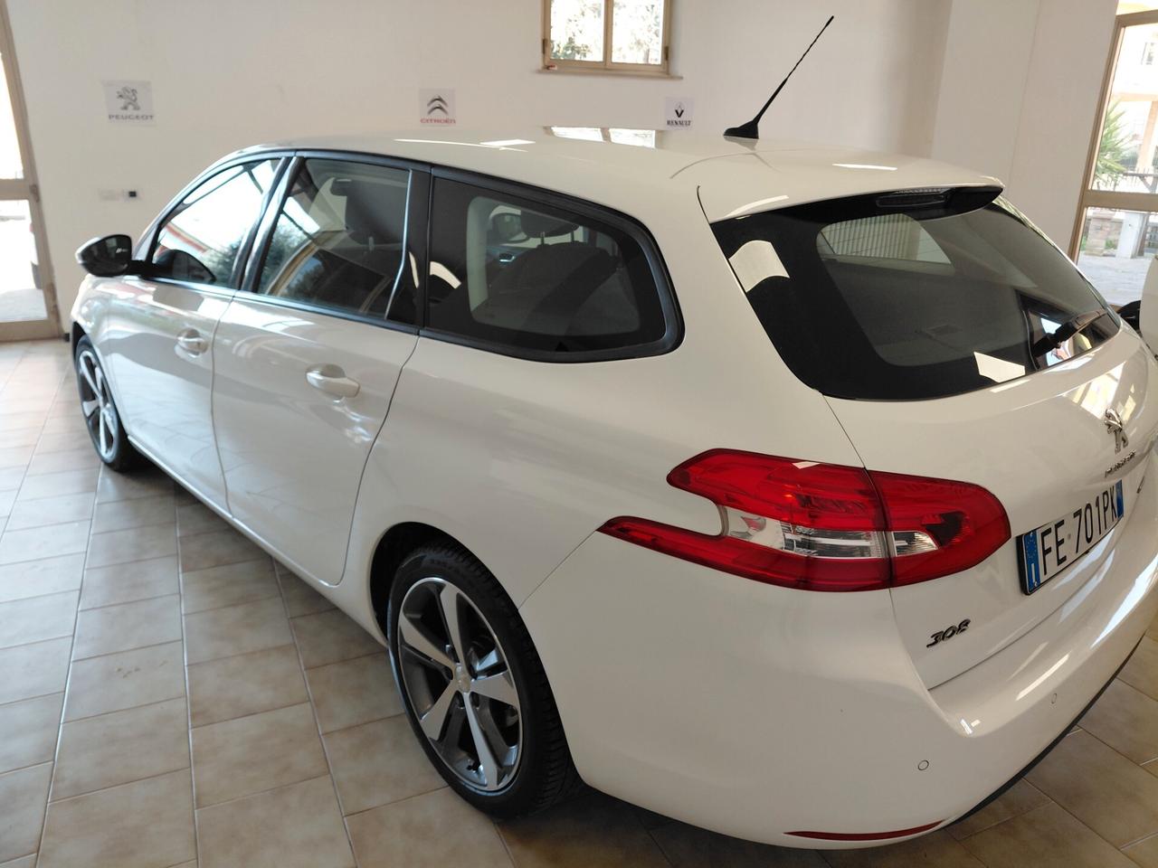 PEUGEOT 3008 ANNO 2016 DS 1.6 ADATTA NEOPATENTATI KM 140 MILA