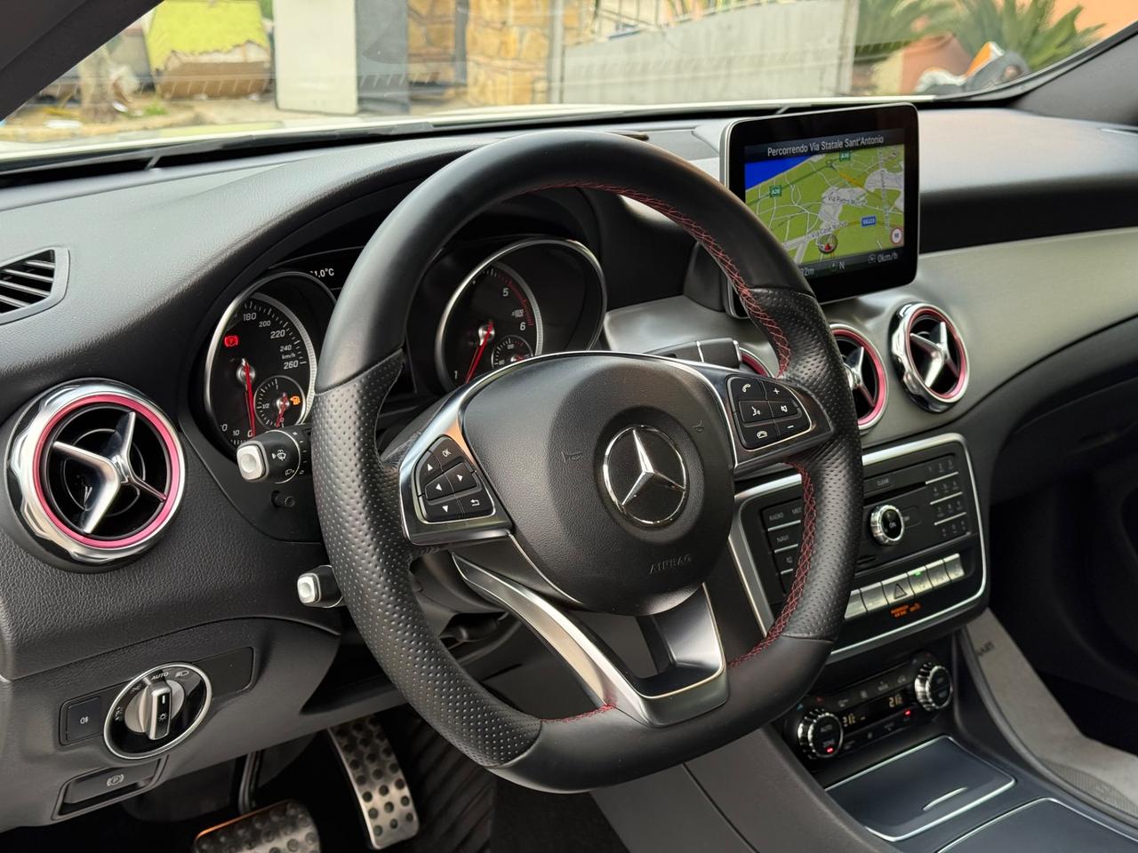 Mercedes-benz GLA 200 d Automatic Premium AMG Led Pelle Navy Cam 360*Bi xenon