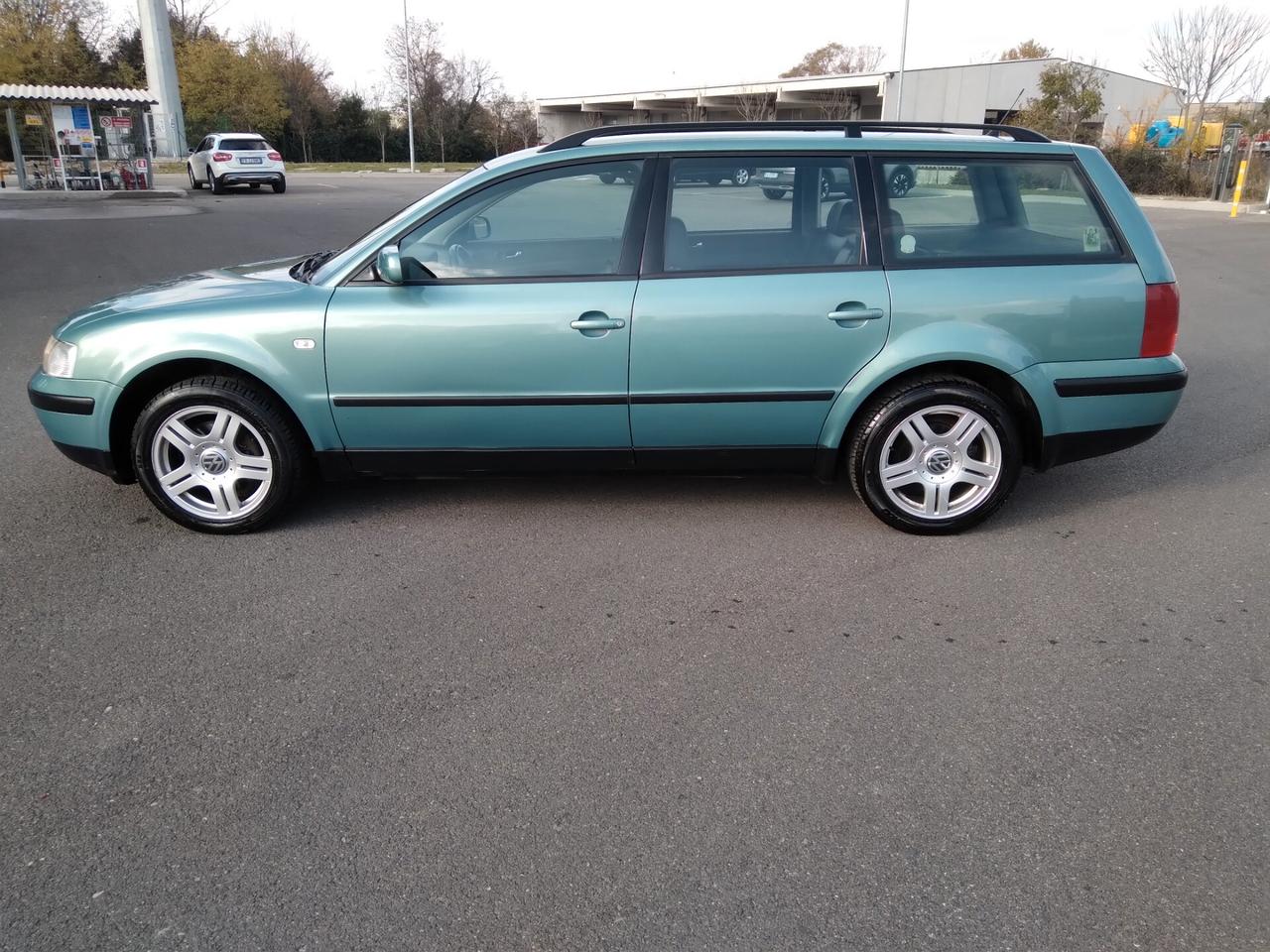 Volkswagen Passat 1.9 TDI/115 CV cat Var. H.line x neopatentati