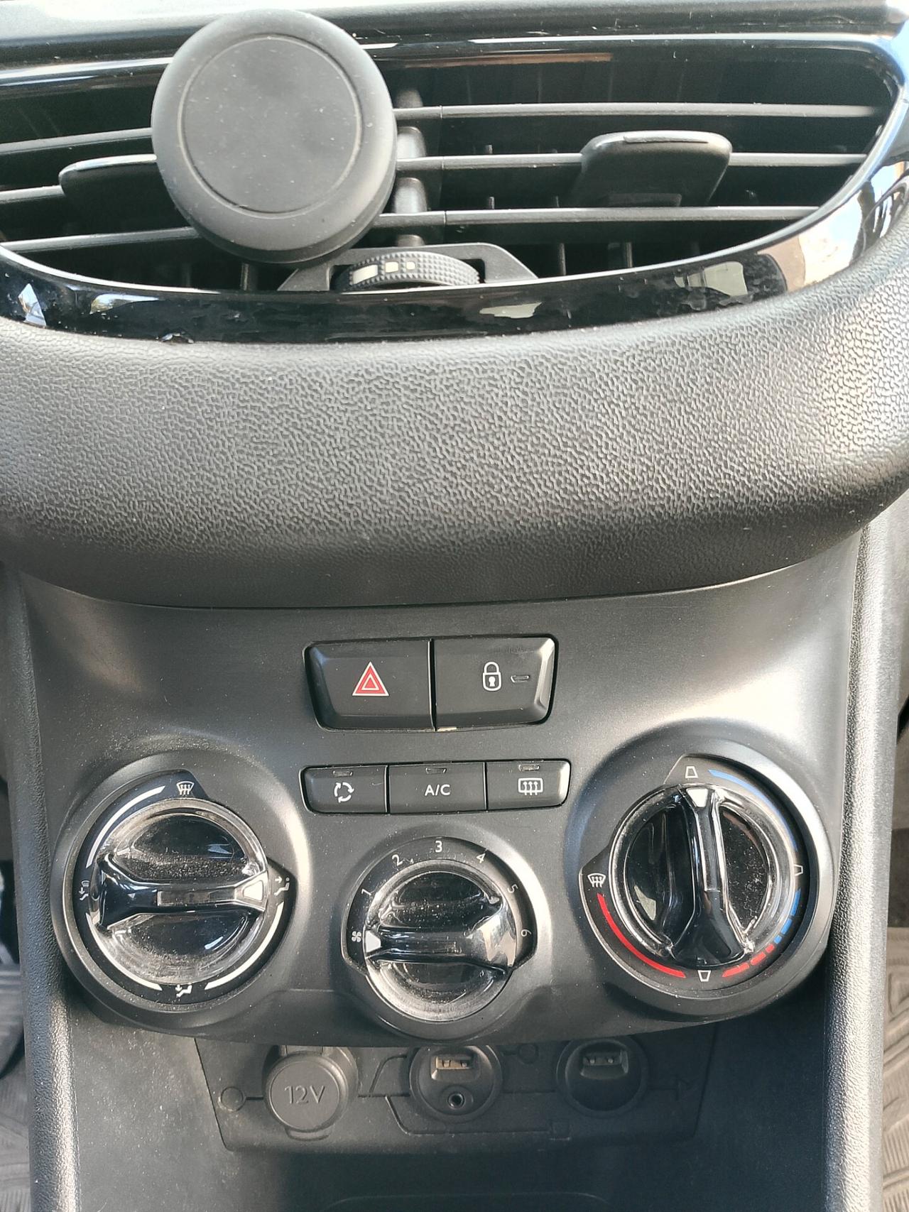 Peugeot 208 1.4 HDi 68 CV 5 porte Allure