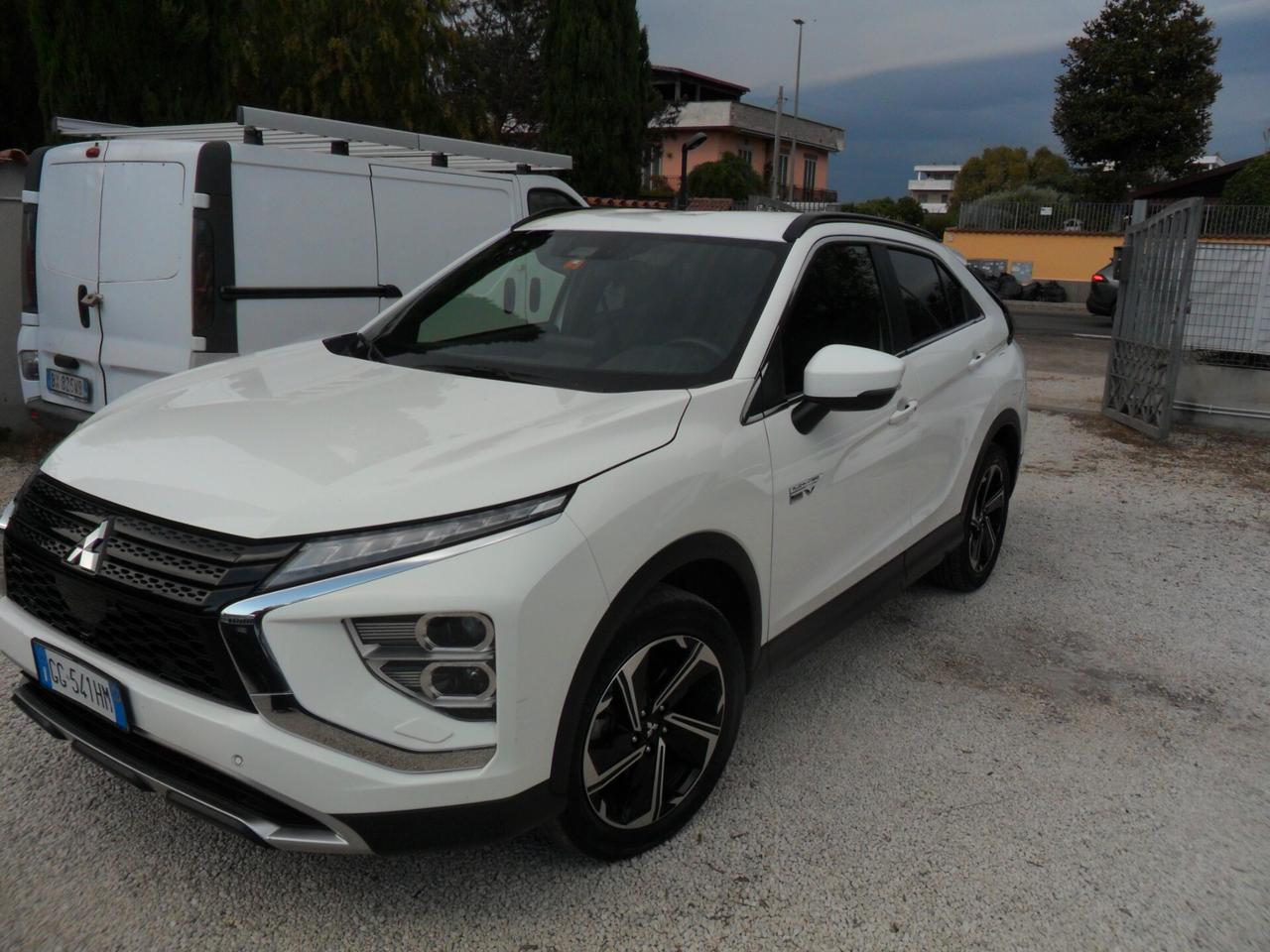 Mitsubishi Eclipse Cross 2.4 MIVEC 4WD PHEV Instyle SDA Pack 0