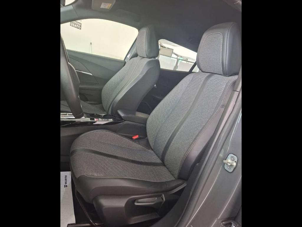 Peugeot 2008 1.5 BlueHDi Allure EAT8