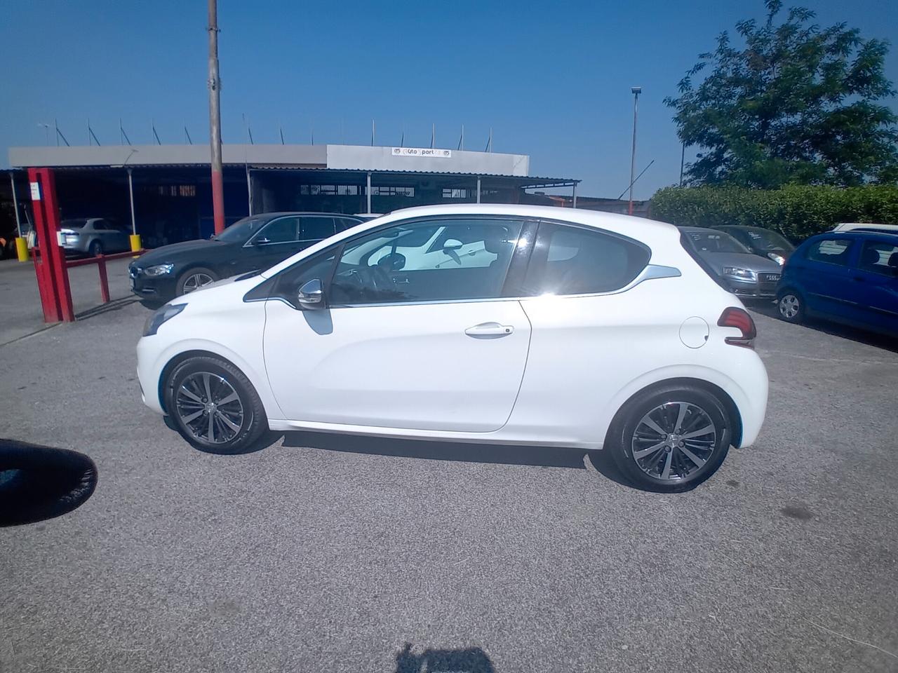 Peugeot 208 1.2 82cv Allure finanzio