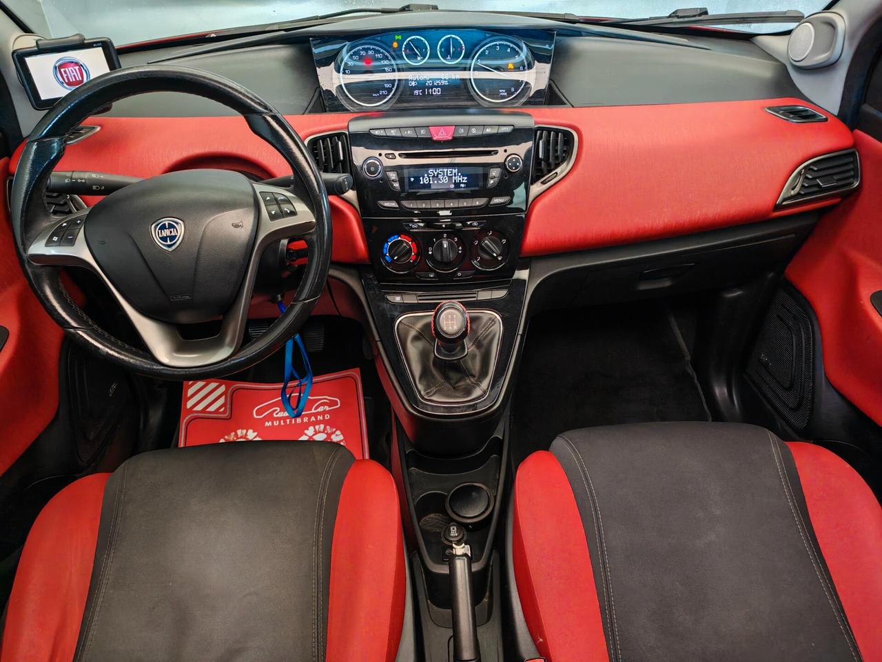 Lancia Ypsilon 1.2 69 CV 5 porte S&S Black&Red
