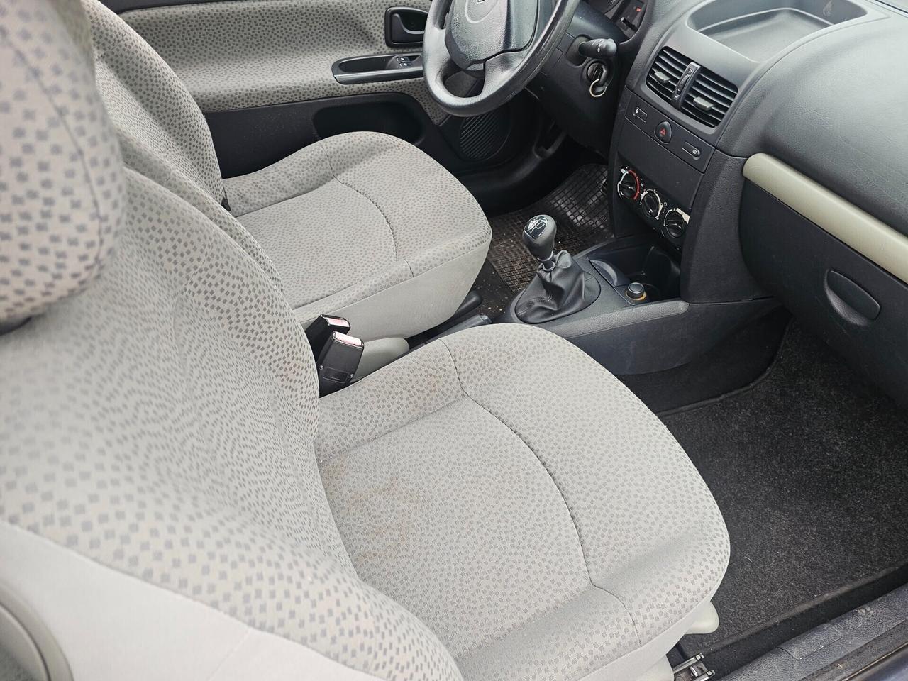 Renault Clio 1.2 16V cat 3 porte Confort Authentique