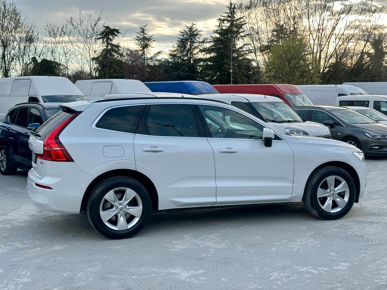 Volvo XC 60 XC60 B4 (d) AWD Geartronic Momentum