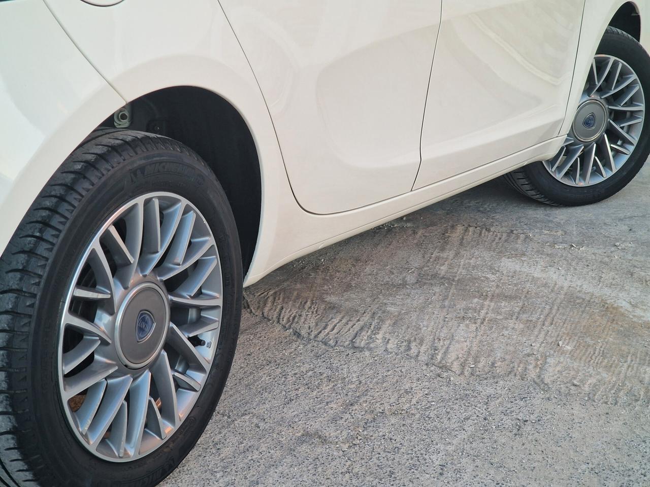 Lancia Ypsilon 1.2 69 CV Unyca