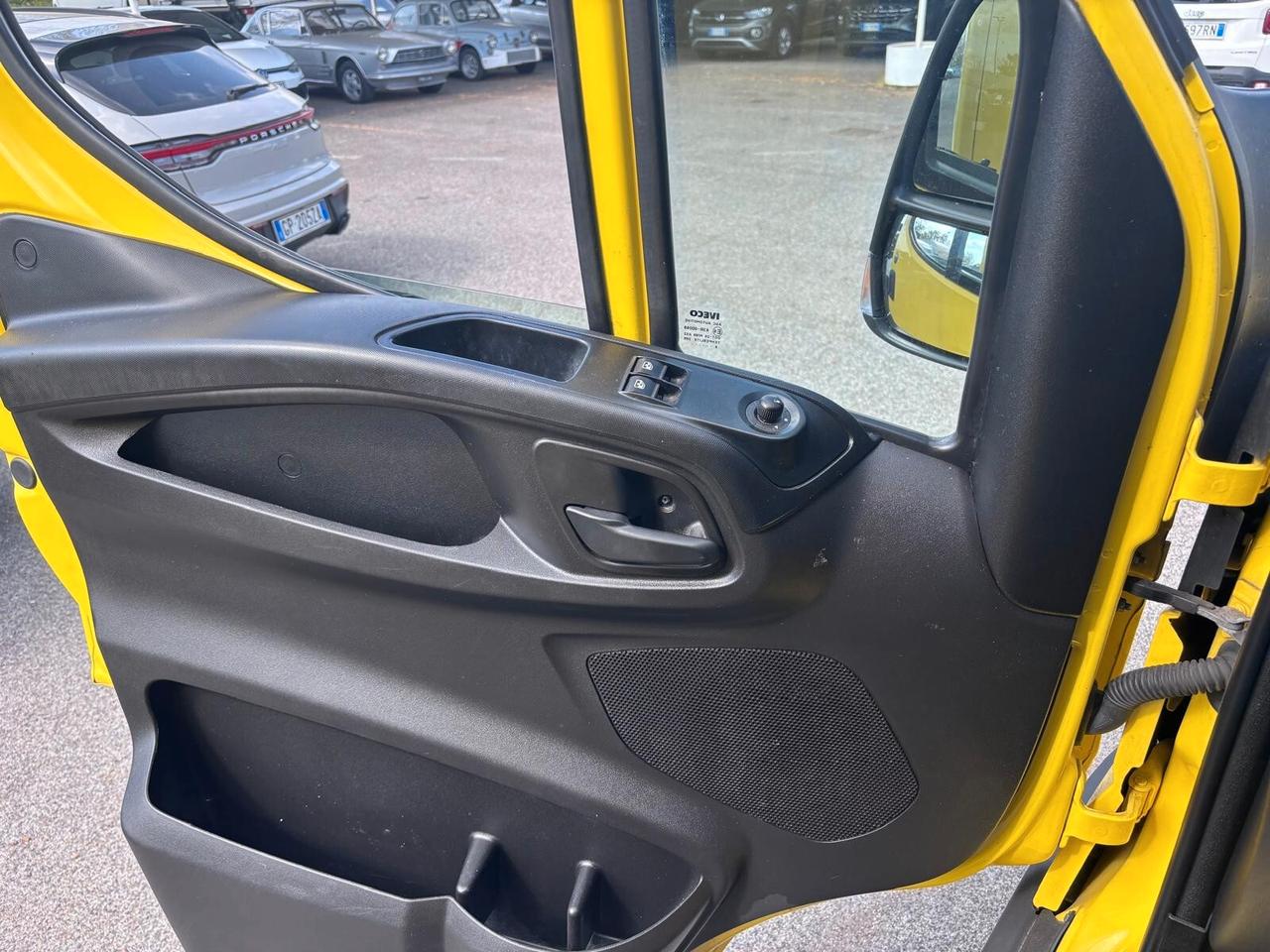 Iveco Daily 72 C 150 Furgone e sponda caricatrice