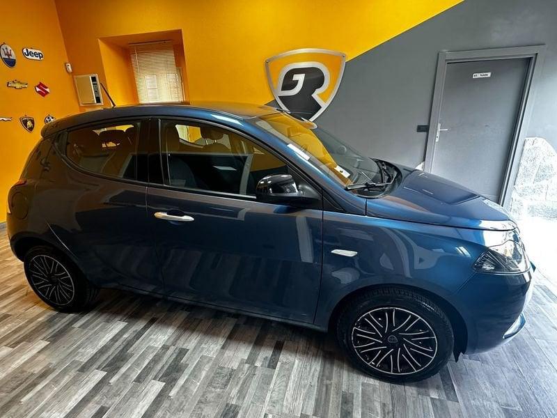 Lancia Ypsilon 1.0 FireFly 70cv Hybrid ALBERTA FERRETTI PREZZO VERO